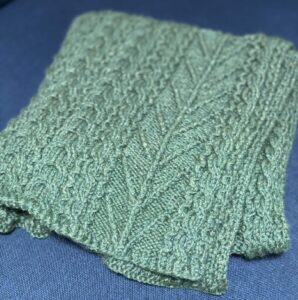 緑のアラン模様のマフラー